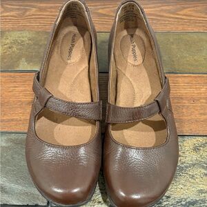 Hush Puppies Brown Mary Jane Flats. Size 6.